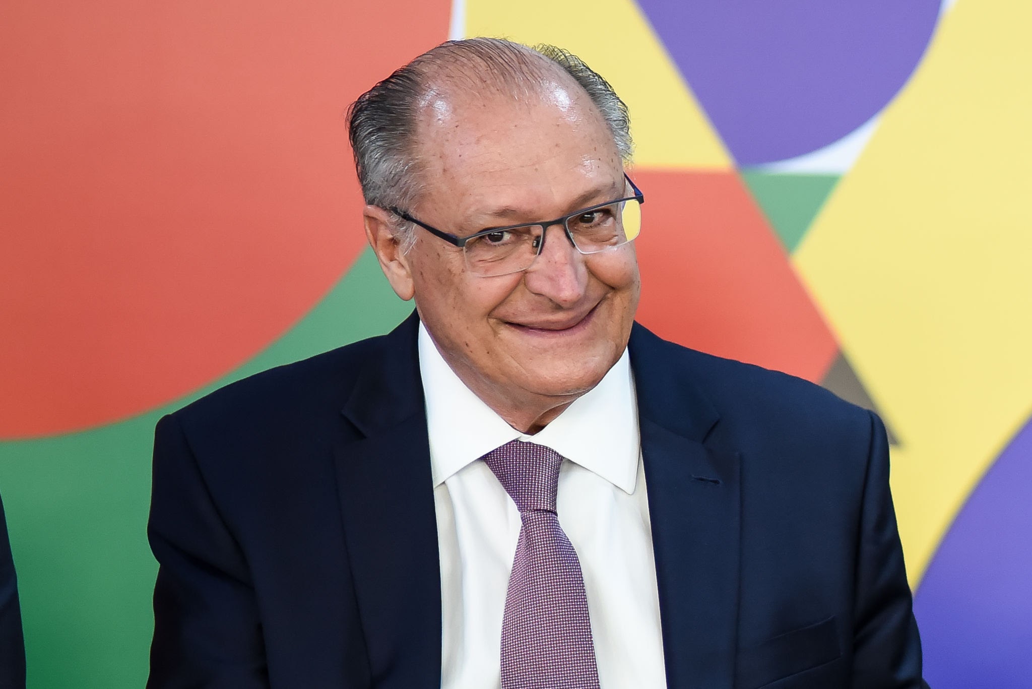 Leia mais sobre o artigo Alckmin diz que compras internacionais até US$ 50 voltarão a ser taxadas